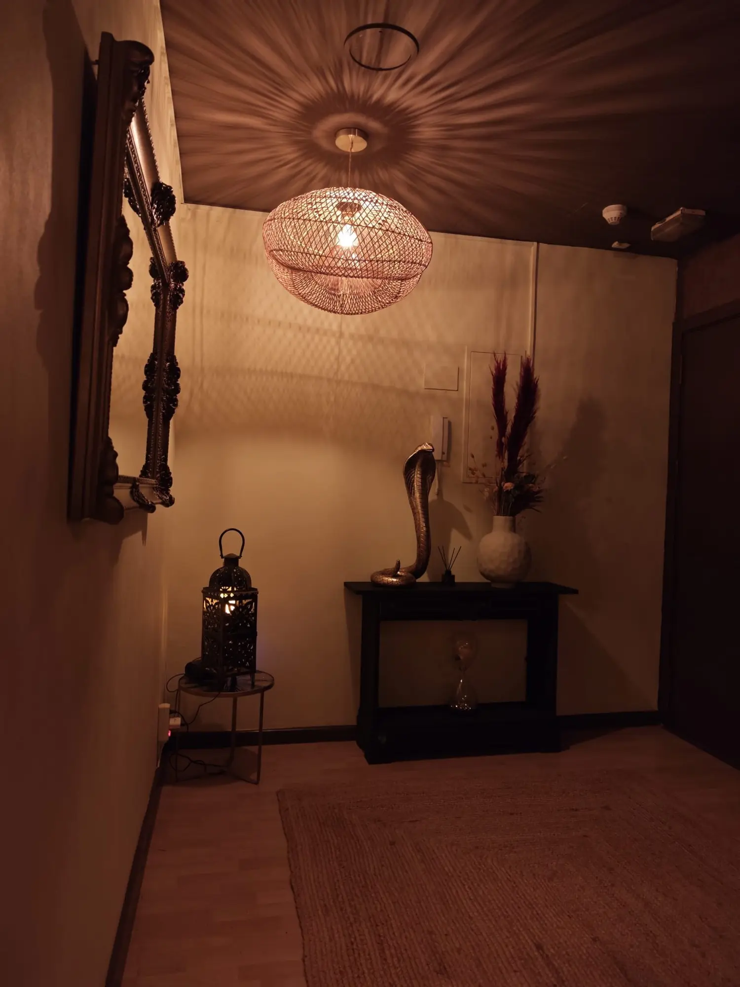 Discreet entrance area at AMBAR massage center in Barcelona